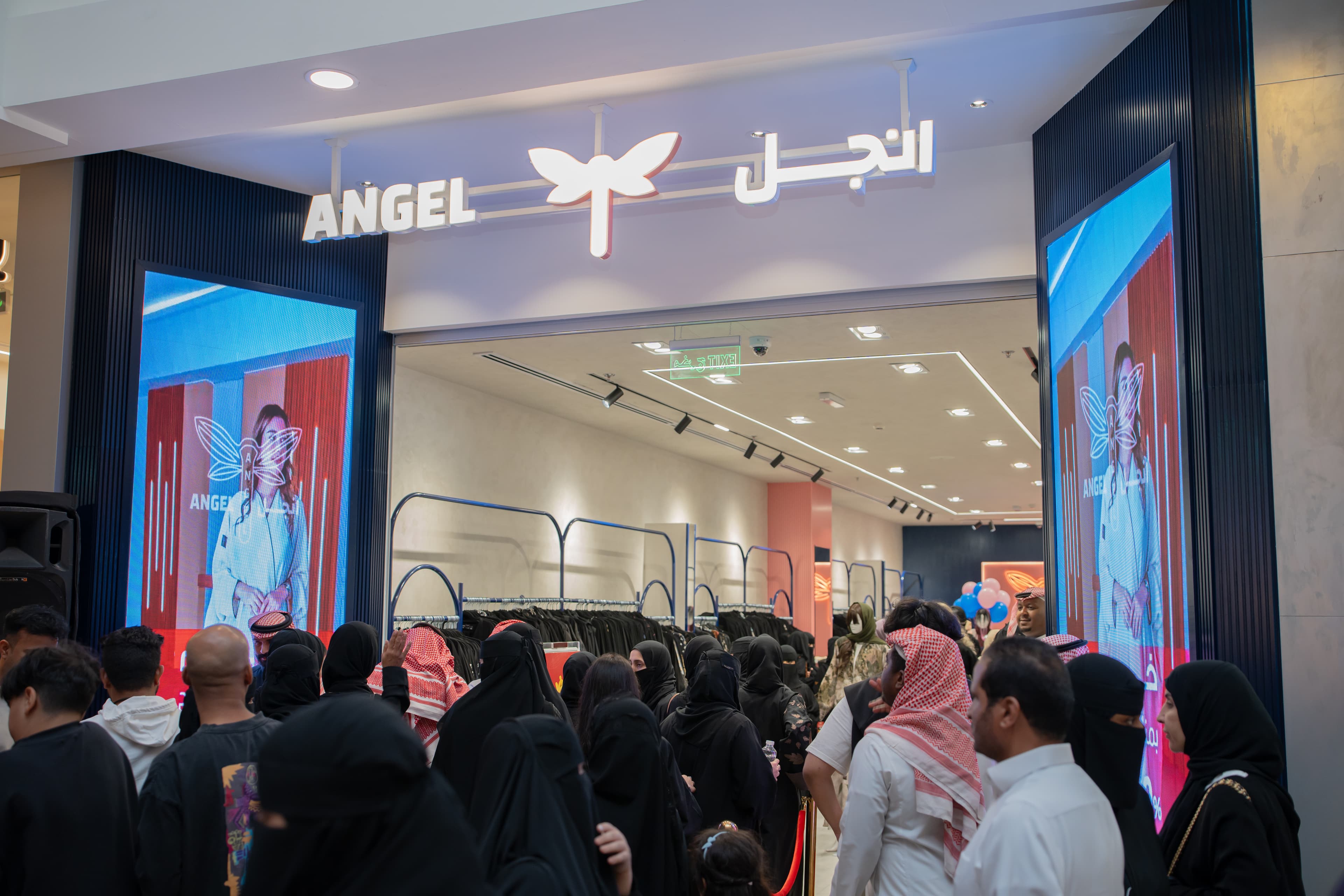 المودلز والأزياء — براند عبايات  انجل — لقطة ٨٧