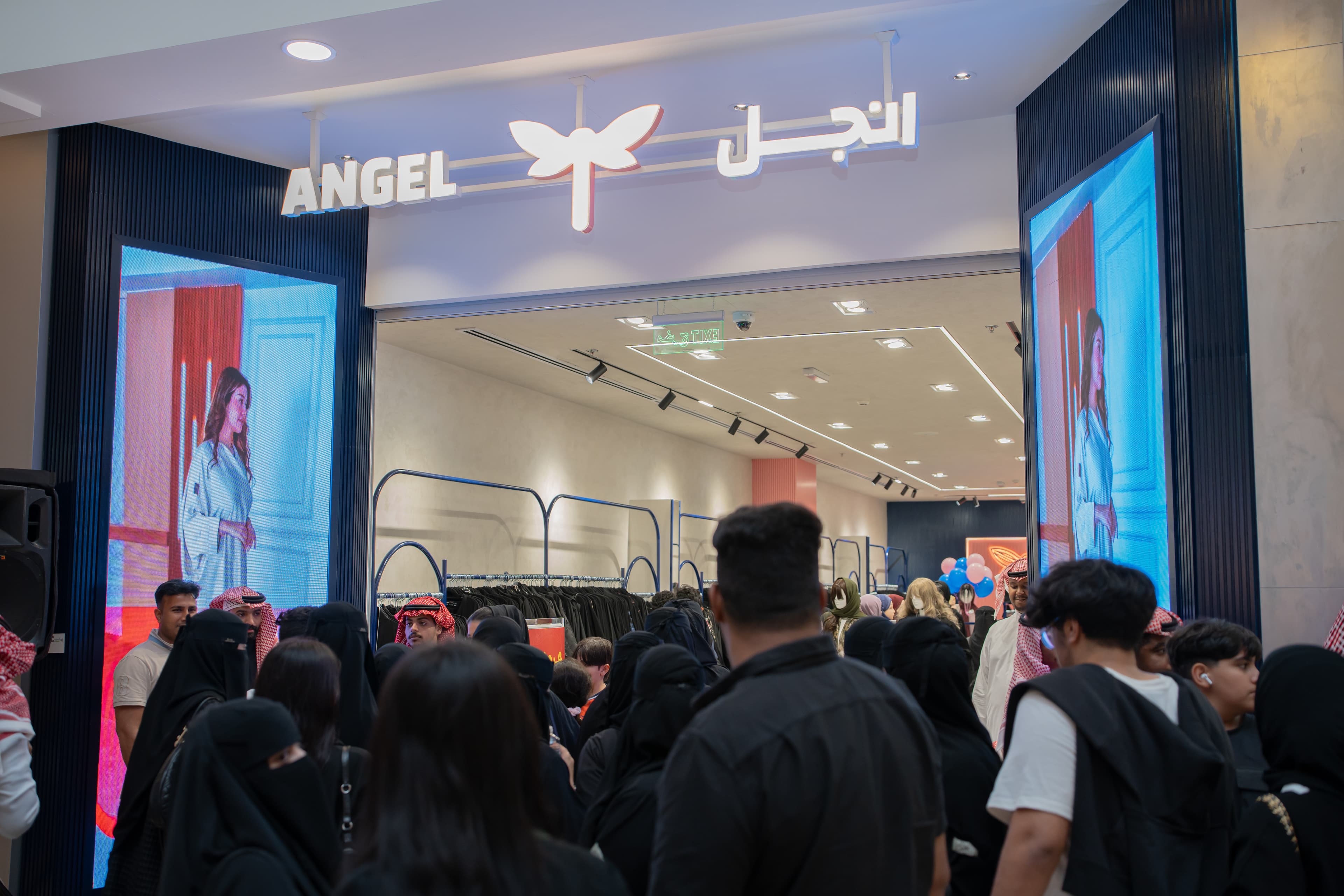 المودلز والأزياء — براند عبايات  انجل — لقطة ٨٦