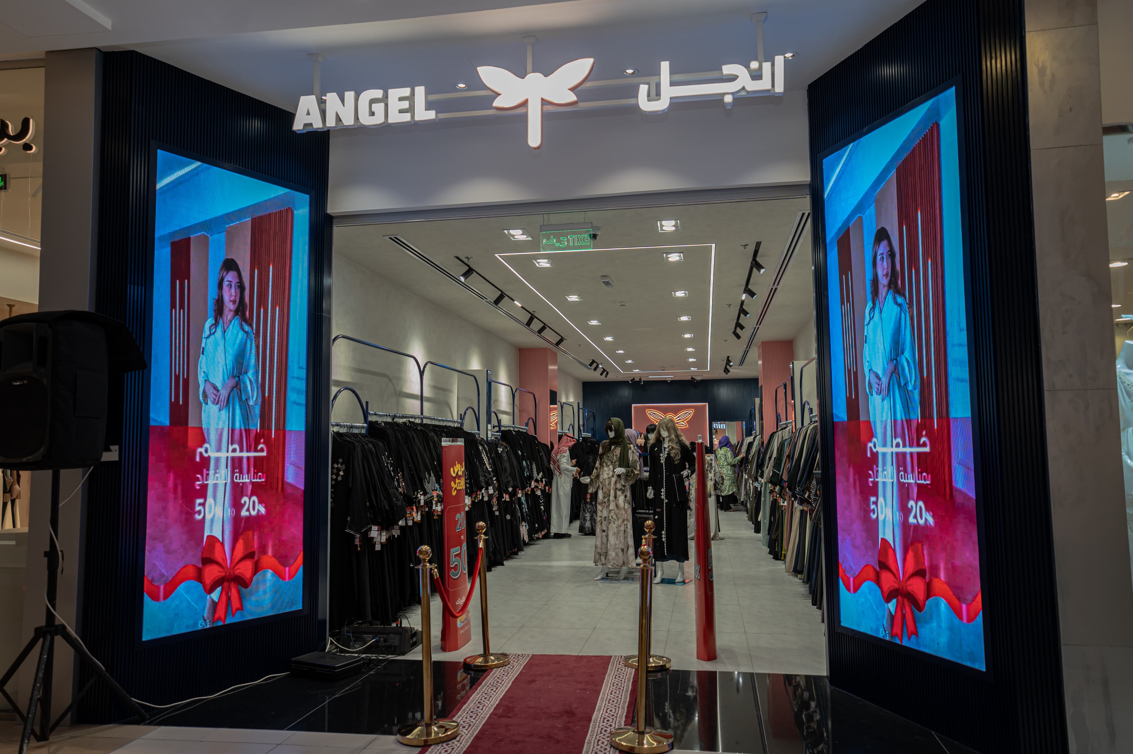 المودلز والأزياء — براند عبايات  انجل — لقطة ١٨