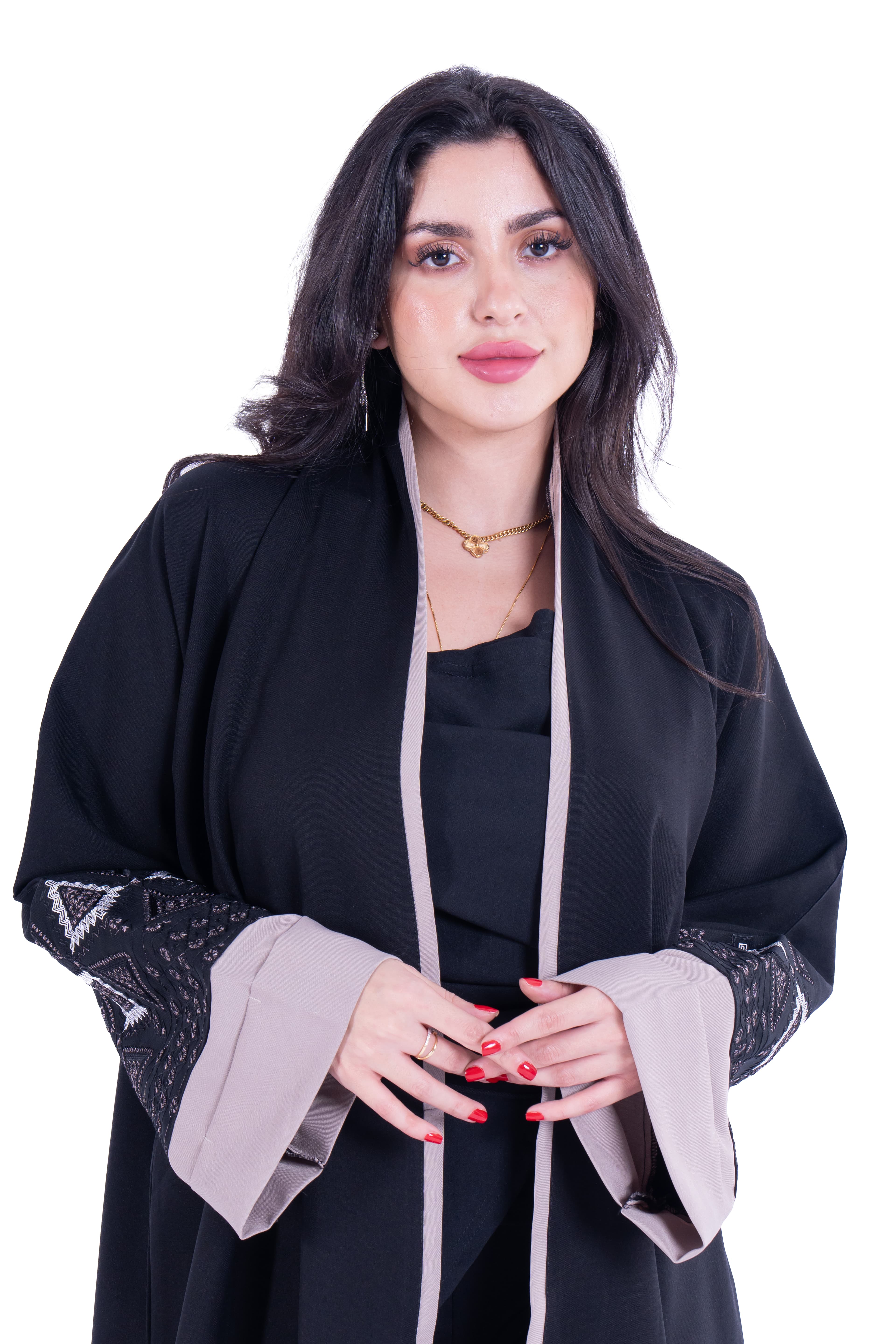 المودلز والأزياء — عبايات عالم برايفت — لقطة ٩