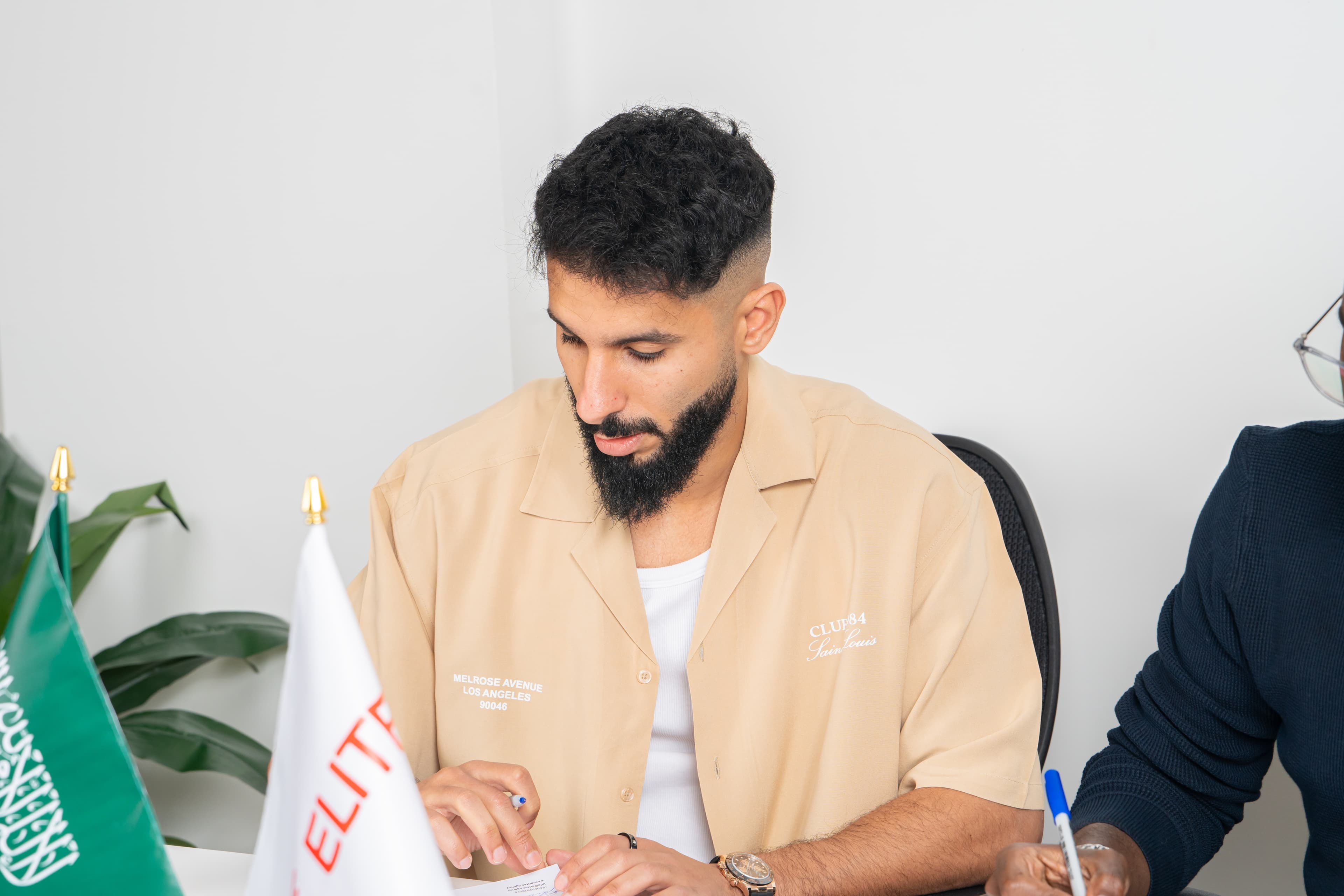 السيارات — وكالة لعيبه - ايليت — لقطة ٣